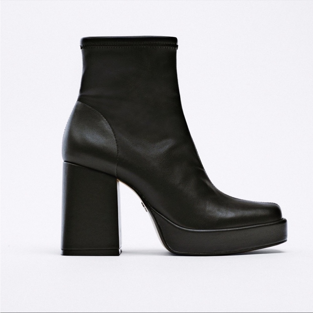 NWT. Zara Black Elastic Platform Ankle Boots.